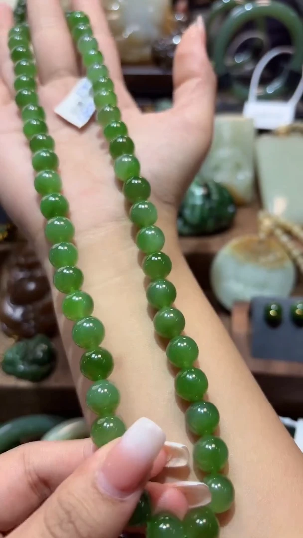 颈饰未镶嵌和田玉（碧玉）1