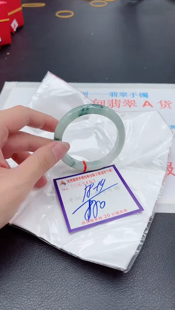 未镶嵌手镯翡翠1
