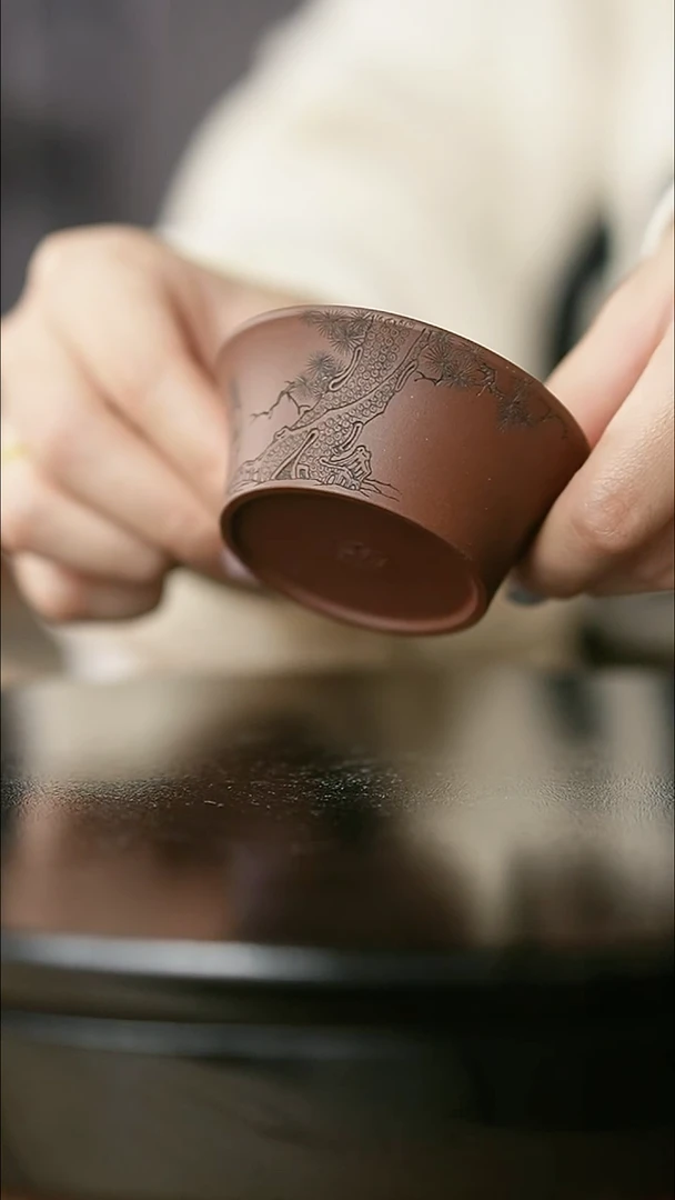 茶杯紫砂昱初刻绘紫泥主人杯