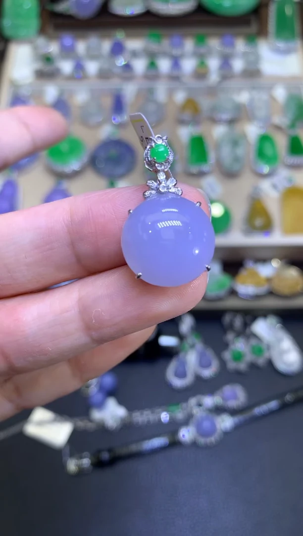 翡翠18K金镶嵌颈饰翡翠A货