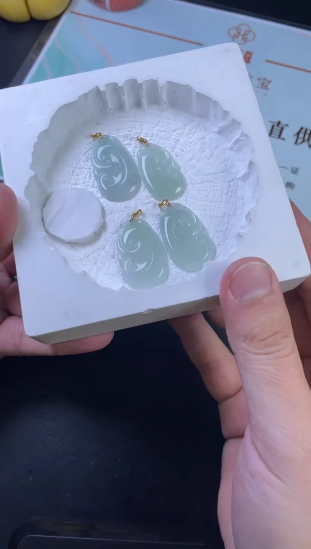 吊坠(不含链)18K金镶嵌翡翠多样性发一件   FL2