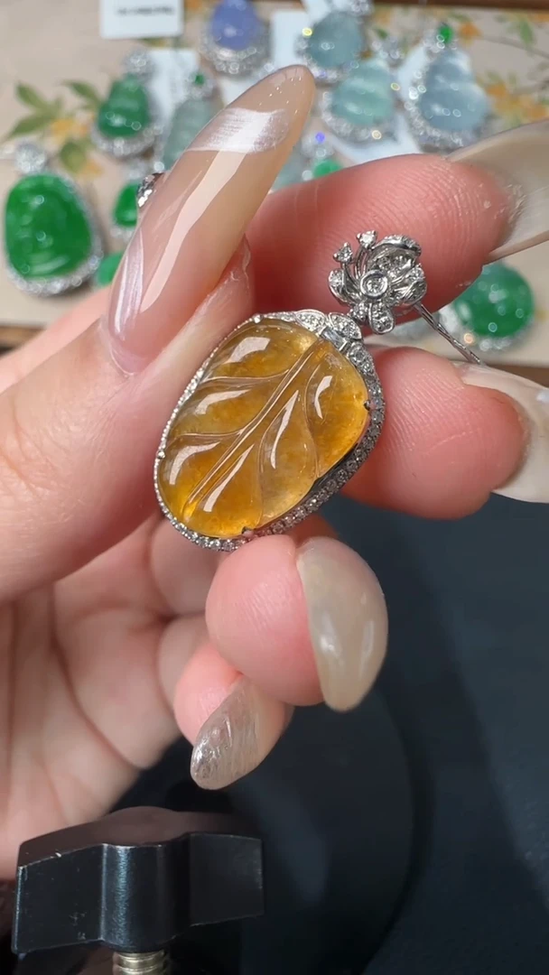 【闪购商品】翡翠吊坠(不含链)18K金镶嵌20