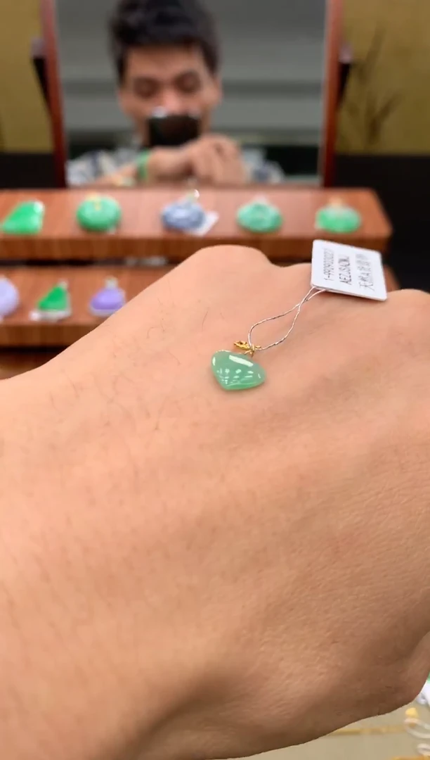 吊坠(不含链)18K金镶嵌翡翠爱心