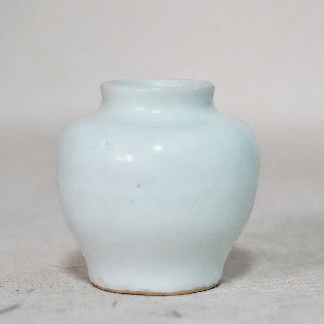 文华藏珍第376期拍品 10 明 甜白釉暗刻花卉纹小罐