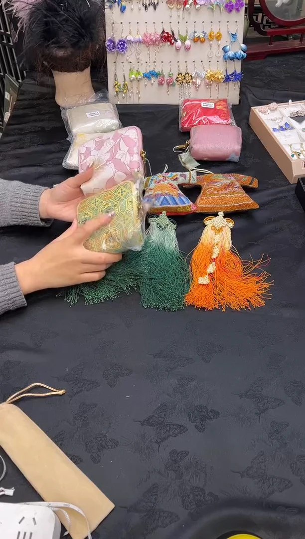 织绣消***月非遗绒花苏绣饰品