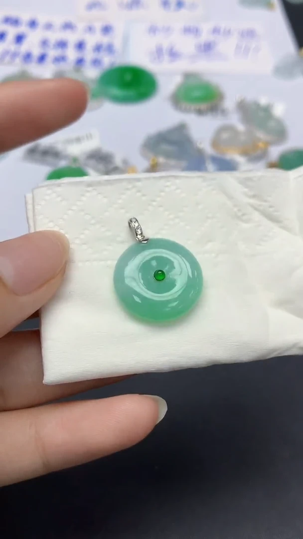 翡翠18K金镶嵌颈饰天然缅甸a货翡翠