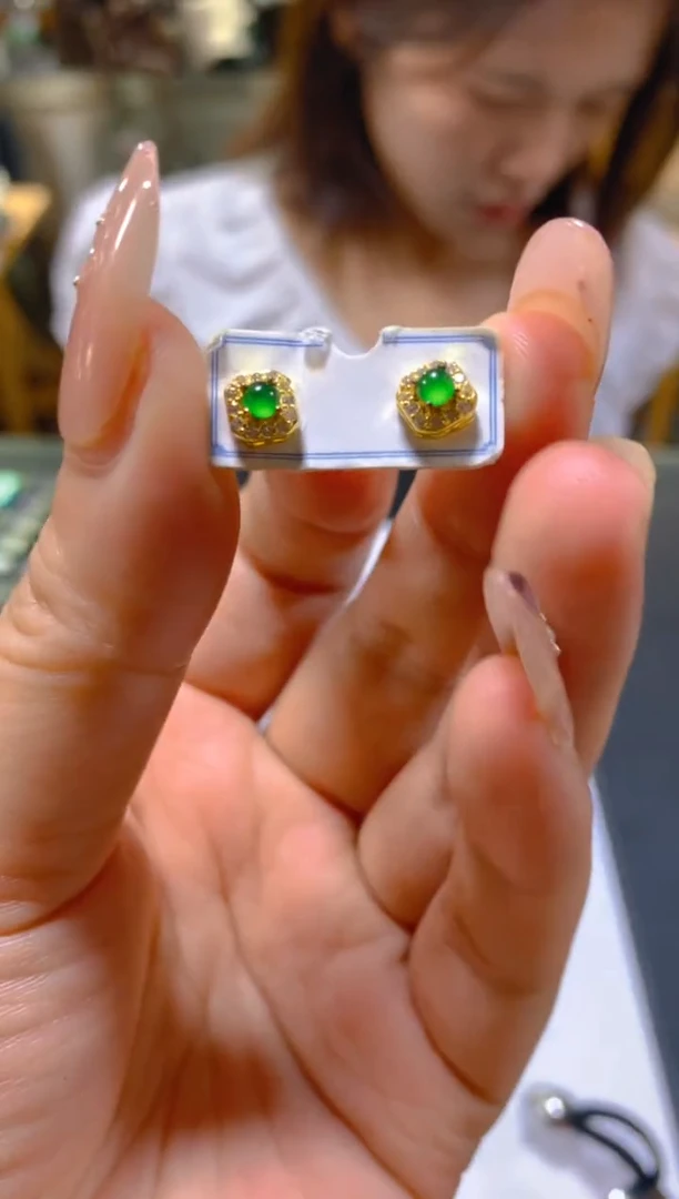 未镶嵌翡翠耳饰多样性发一