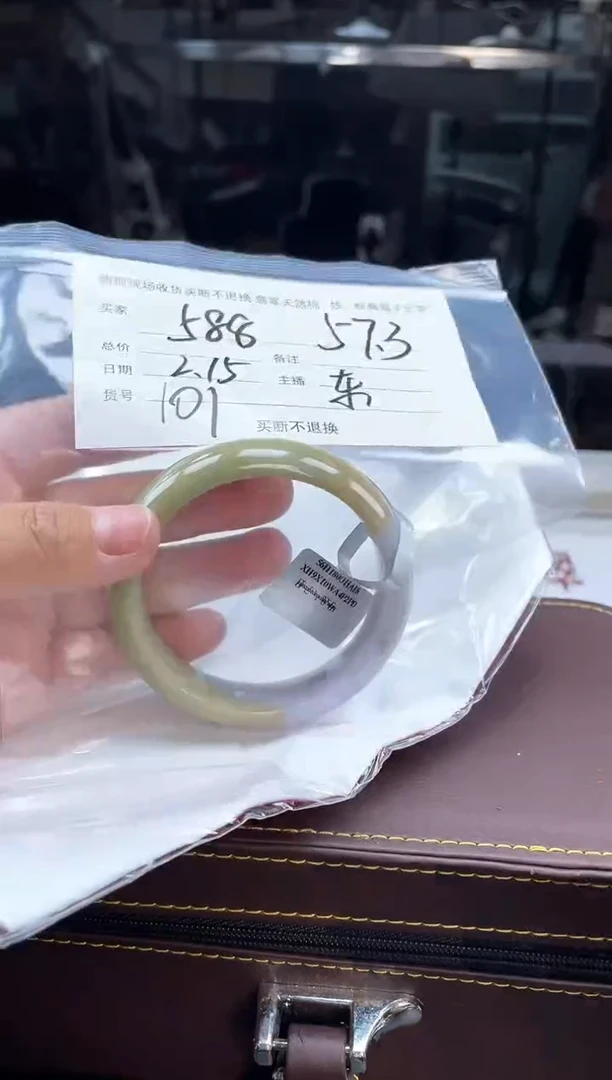 【闪购商品】定制翡翠手镯未镶嵌毛货手镯需精细抛光/