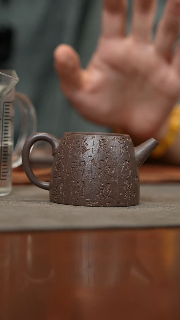 茶杯紫砂古钟 千字文刻绘