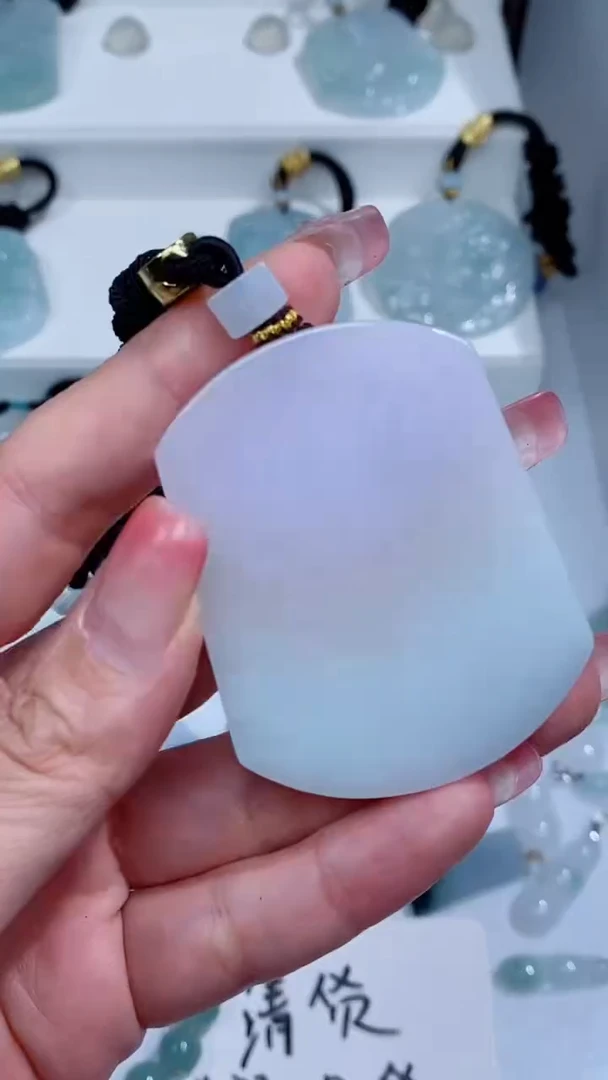 翡翠未镶嵌颈饰吊坠
