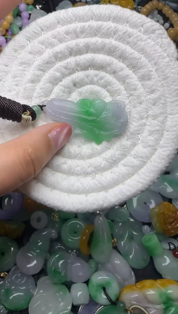 颈饰未镶嵌翡翠缅甸翡翠吊坠
