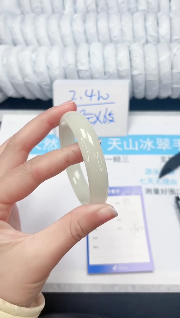 【闪购商品】石英质玉手镯未镶嵌80-56