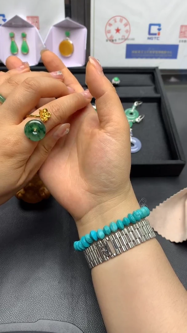 18K金镶嵌戒指翡翠平安扣戒指