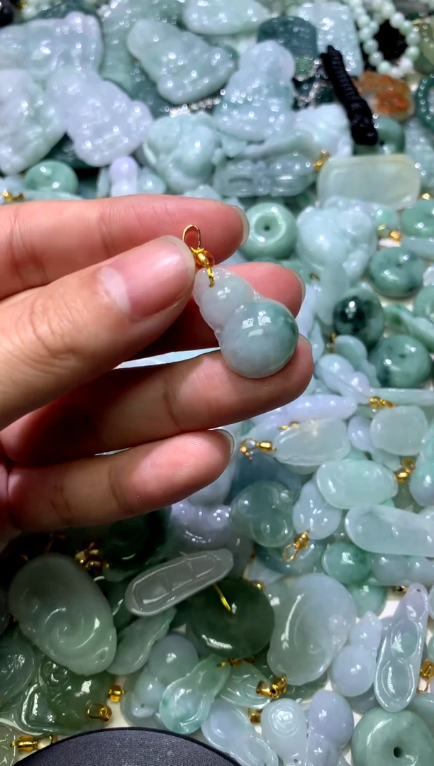 颈饰未镶嵌翡翠葫芦