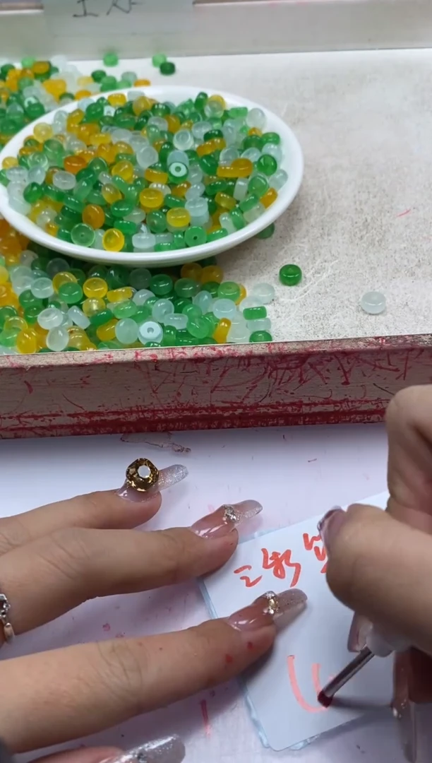 【闪购商品】玛瑙/玉髓颈饰未镶嵌w926冰三彩隔片8*4mm*40颗