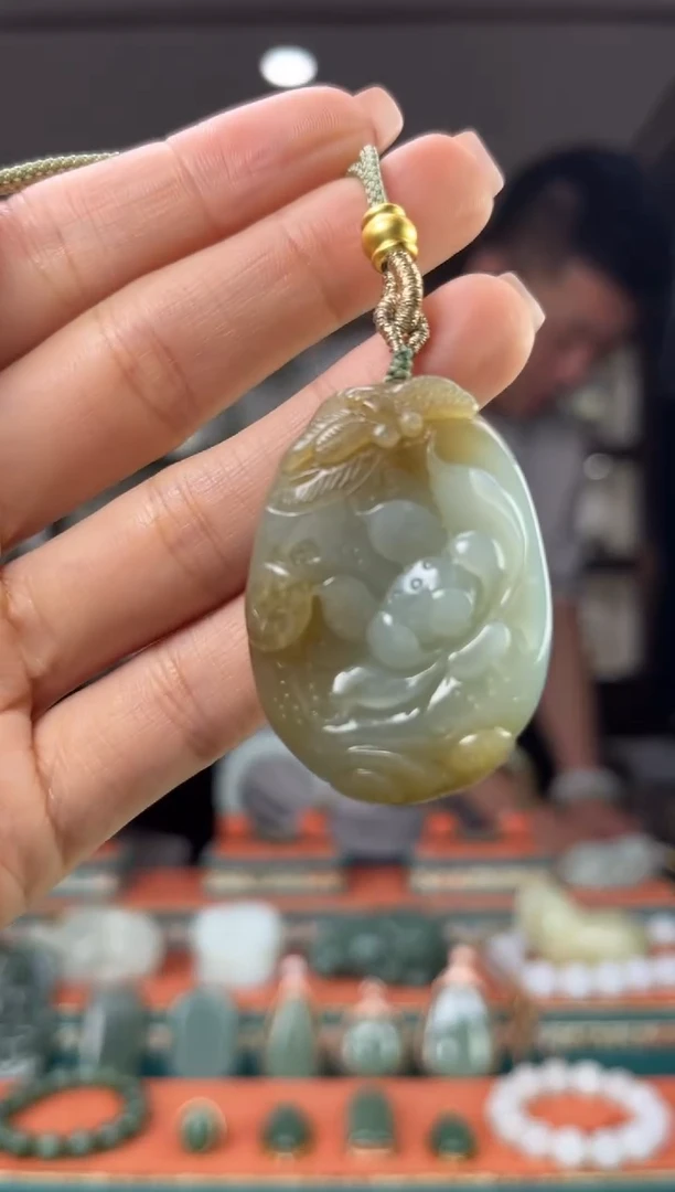 和田玉未镶嵌颈饰佩佩