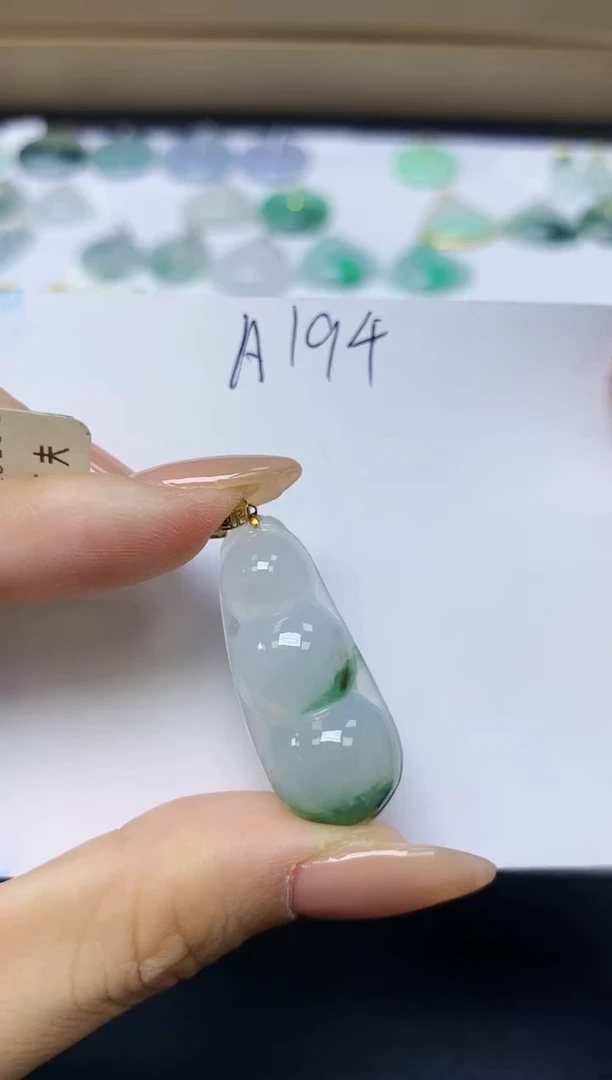 颈饰18K金镶嵌翡翠天然缅甸A货翡翠百元以上9元证书费自理