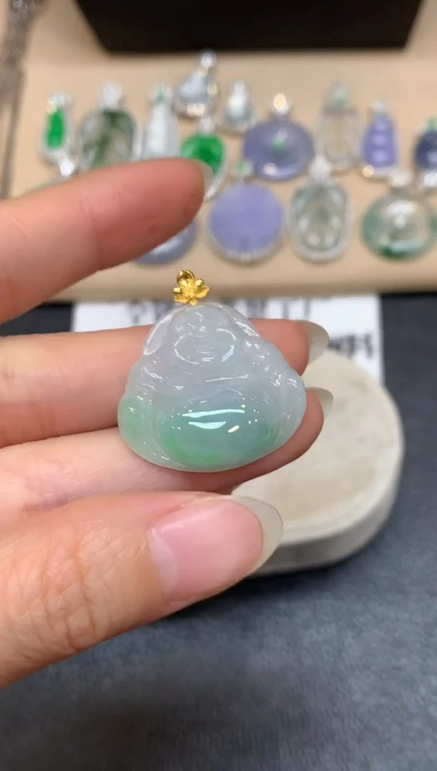 颈饰18K金镶嵌翡翠佛公【无服务费