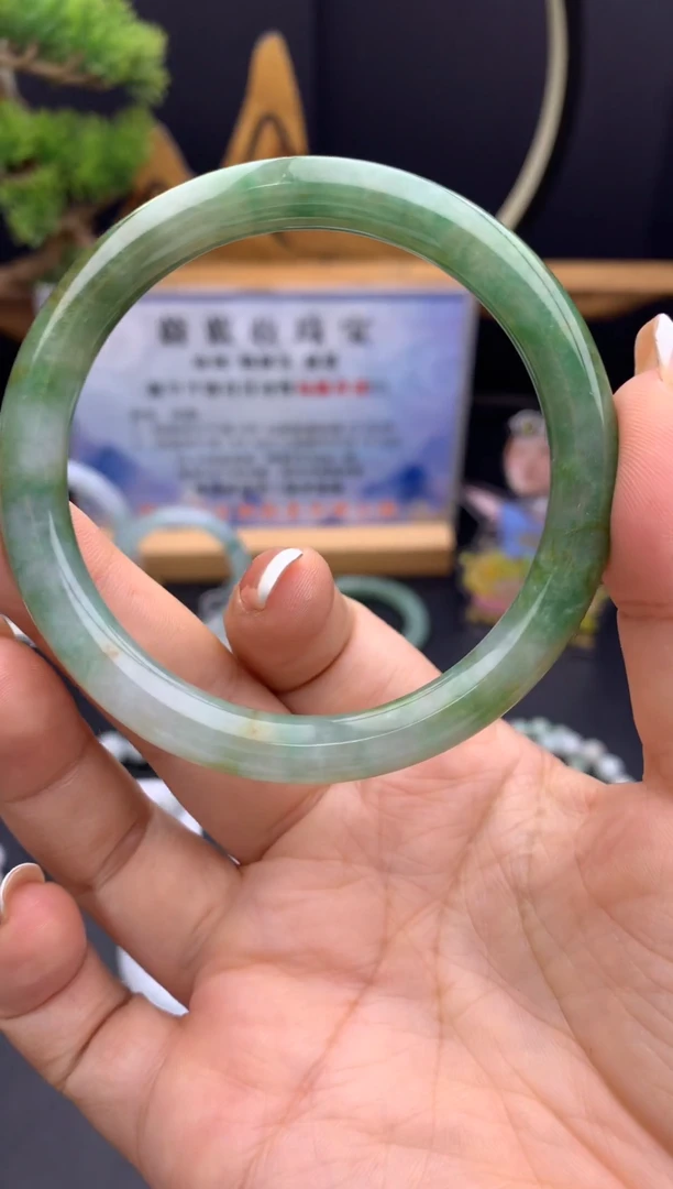 未镶嵌手链翡翠手镯