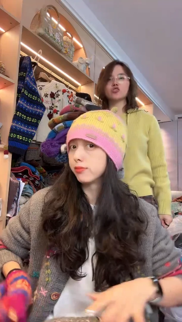 羊毛美利奴黄粉色丸子帽