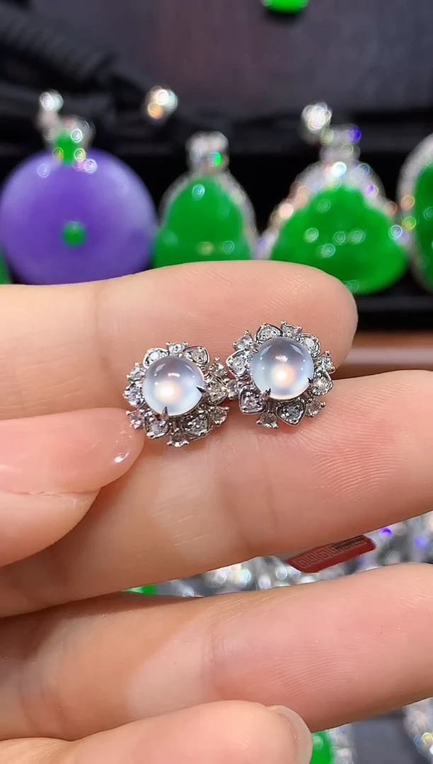 18K金镶嵌翡翠耳饰耳钉