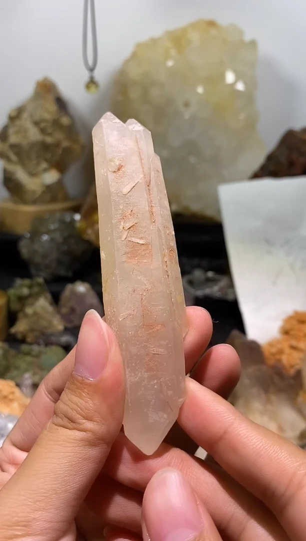 水晶珠宝半成品未镶嵌22号 66克南非红皮双子星水晶柱