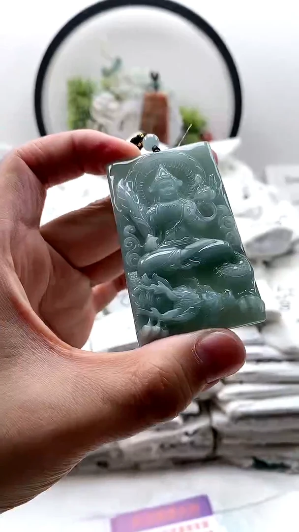 颈饰未镶嵌翡翠虚空藏