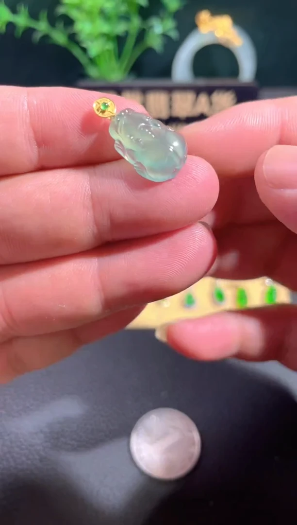 翡翠18K金镶嵌颈饰翡翠