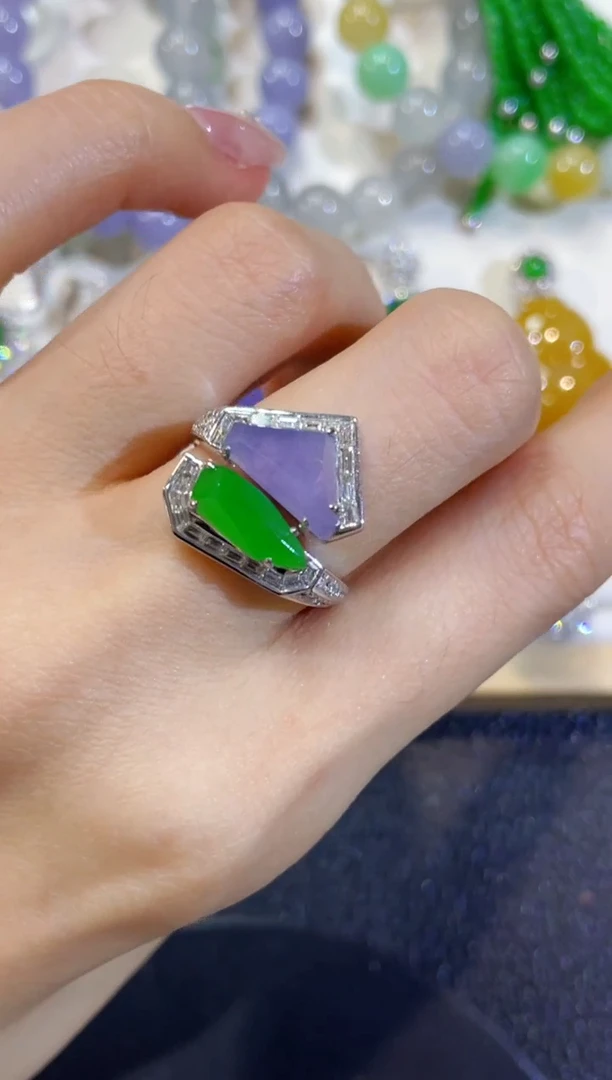 颈饰18K金镶嵌翡翠团购36