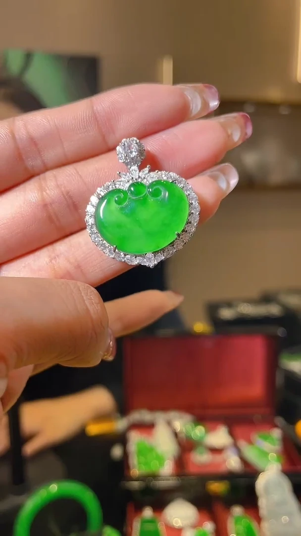 【闪购商品】翡翠吊坠(不含链)银S925镶嵌天然翡翠A货