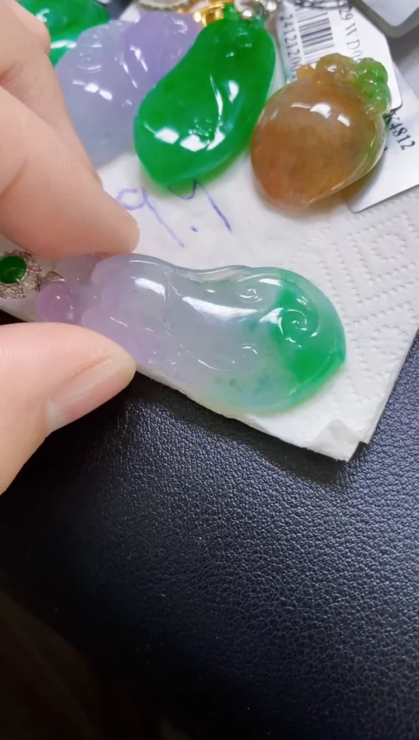 颈饰18K金镶嵌翡翠国****️随型