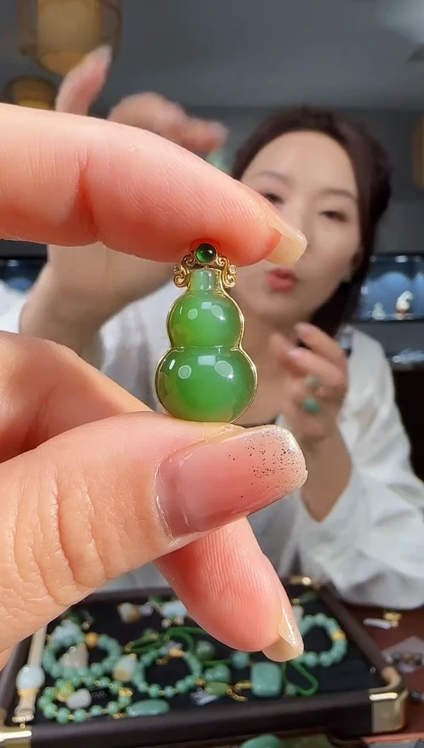 和田玉18K金镶嵌吊坠(不含链)1