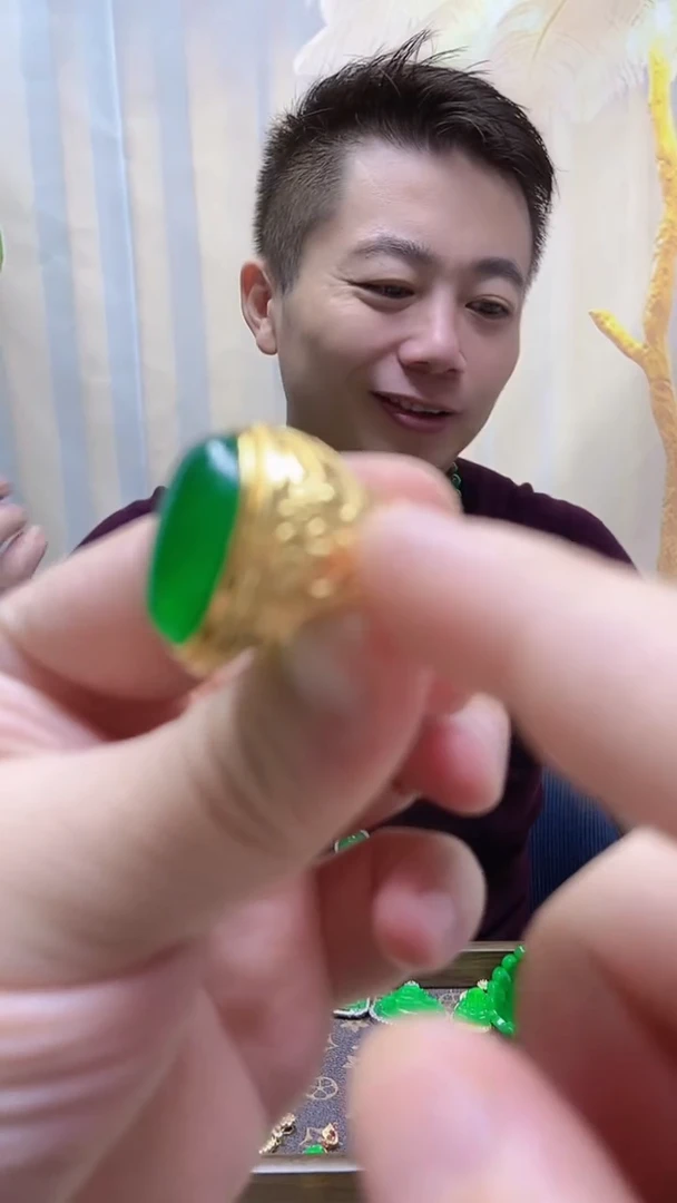 14K金镶嵌戒指翡翠翡翠戒指