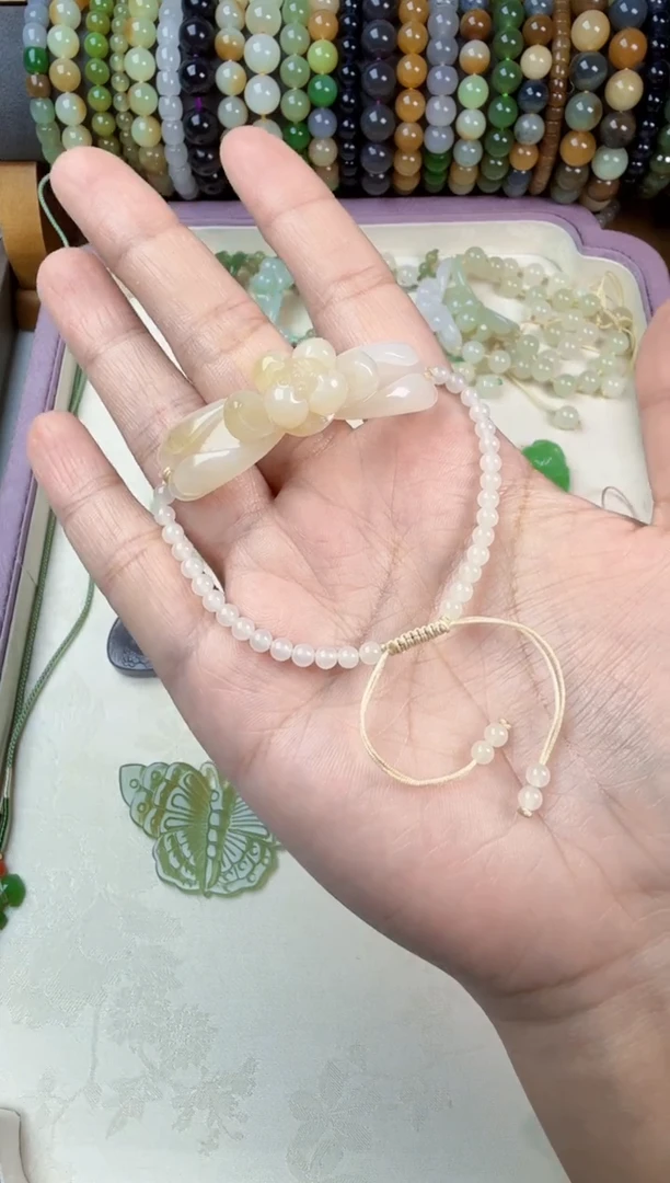 颈饰未镶嵌和田玉果****～莲花手牌