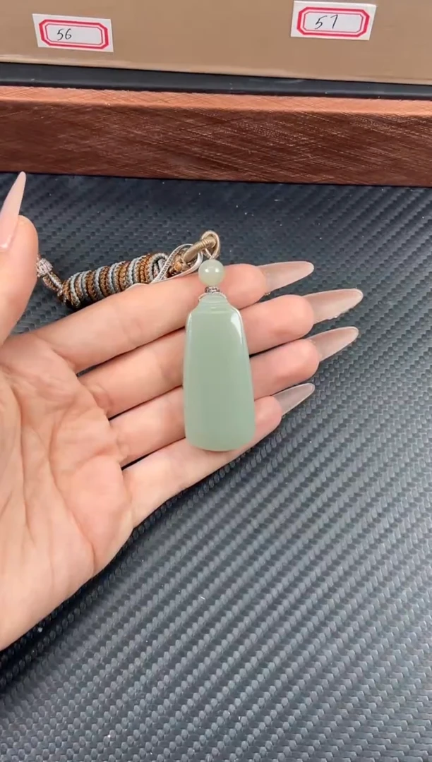 吊坠(赠链)未镶嵌和田玉且末近矿微色差吊坠