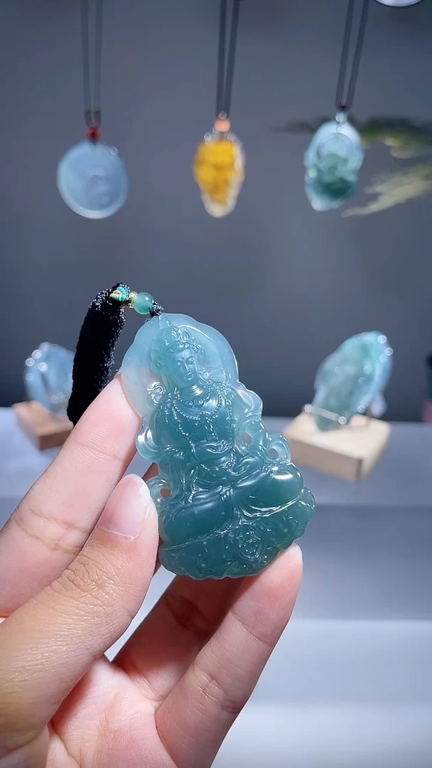 颈饰未镶嵌翡翠度母