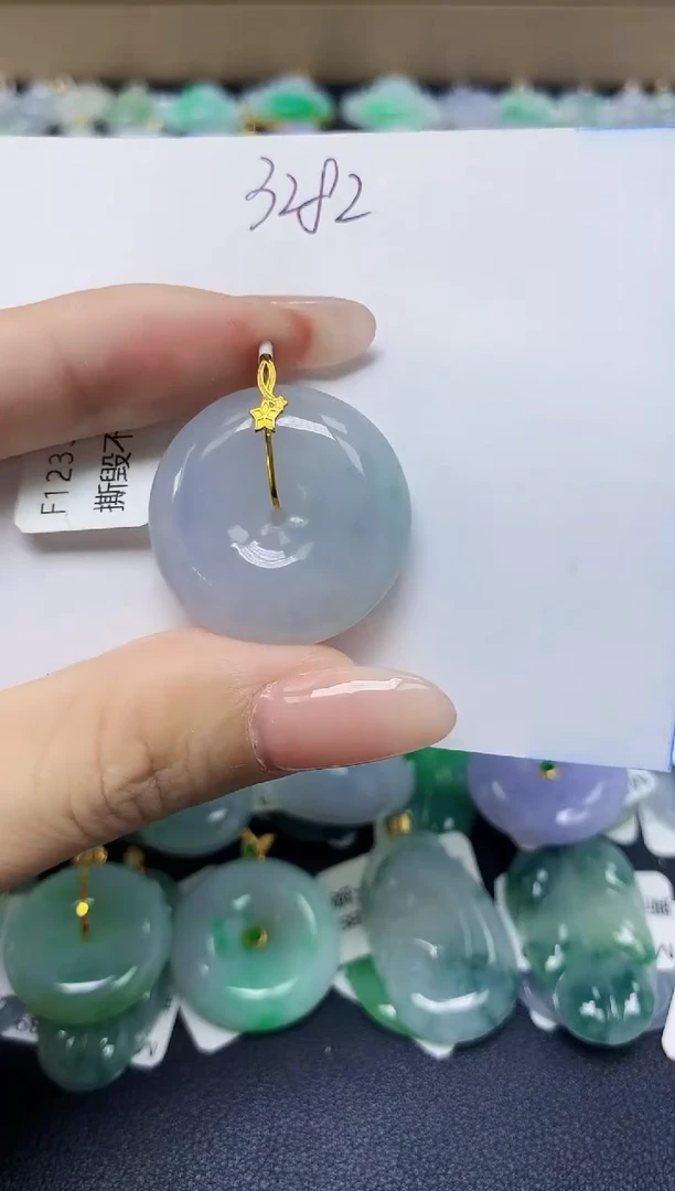 翡翠18K金镶嵌颈饰 天然缅甸翡翠A货