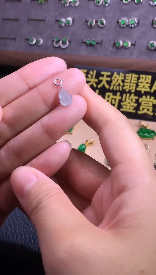 颈饰18K金镶嵌翡翠天然翡翠源头翡翠工厂价