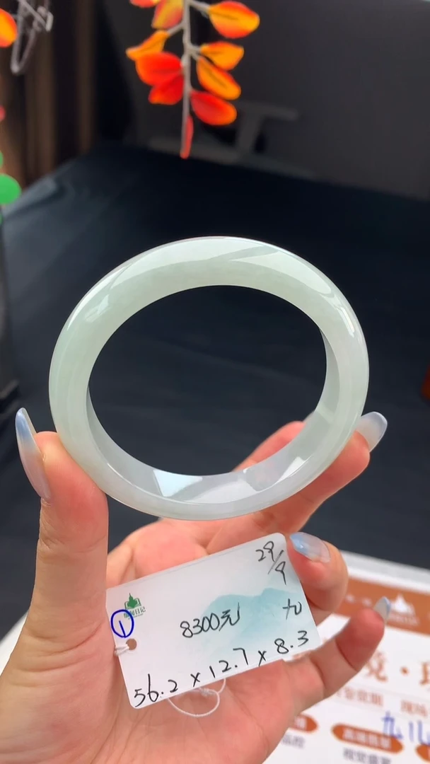 未镶嵌手镯翡翠自带#送人#，联系客服核对地址~