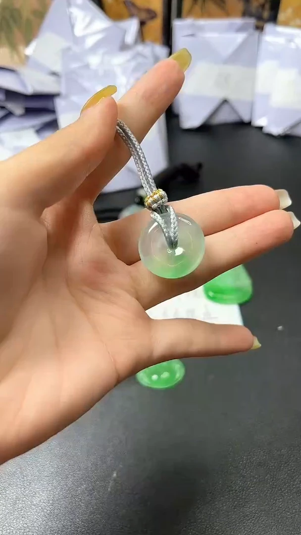 翡翠未镶嵌颈饰时尚女士精品吊坠