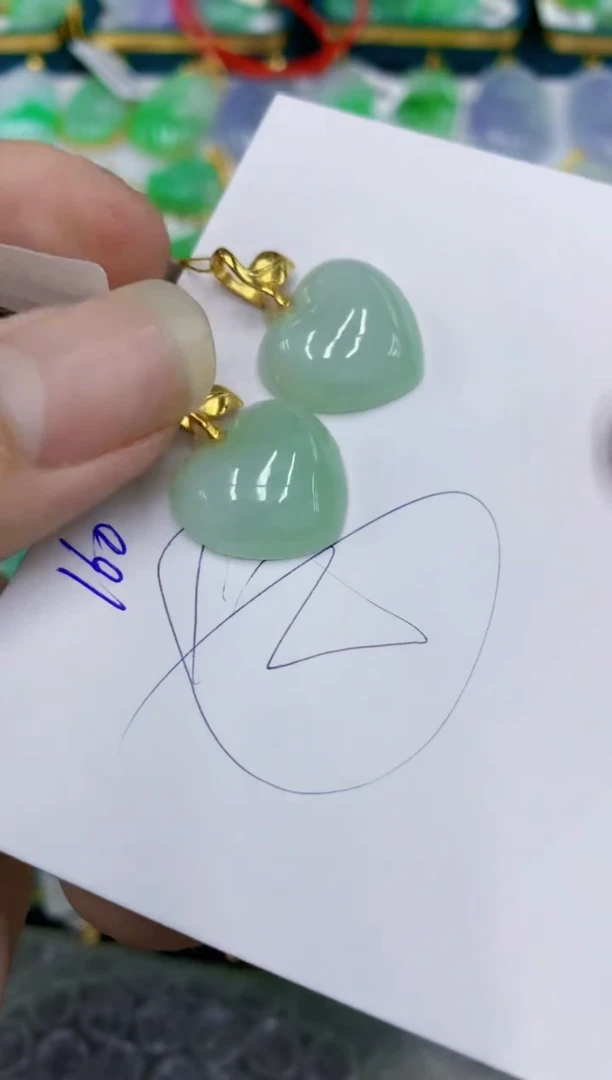 翡翠未镶嵌颈饰1111111111多样性发其一