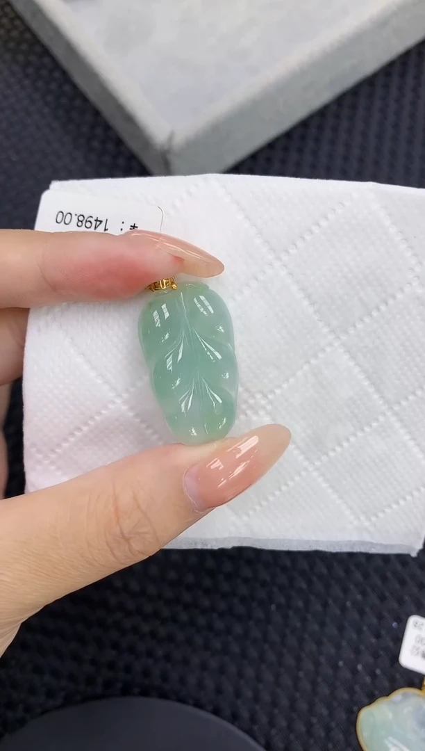 颈饰18K金镶嵌翡翠11111111111