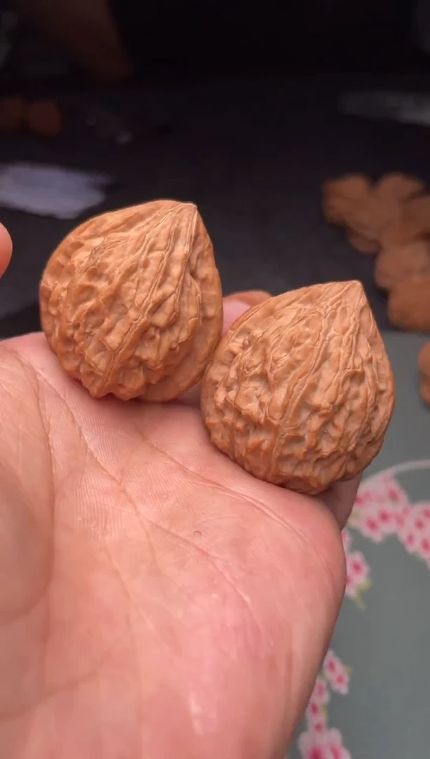 把件文玩核桃a226  野生坐佛 36尺