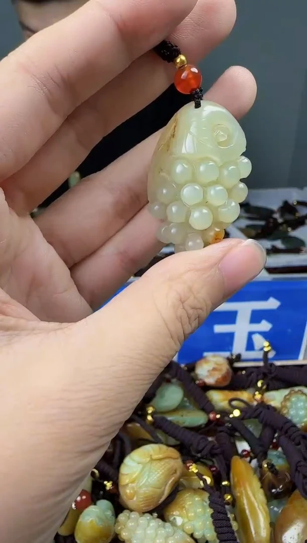 和田玉未镶嵌颈饰1