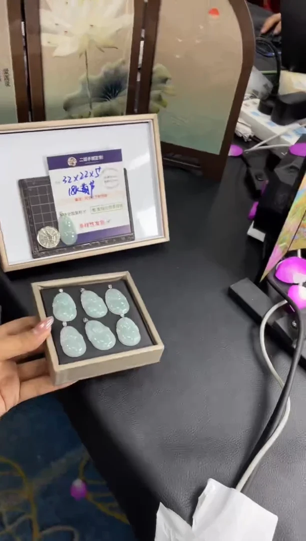 18K金镶嵌挂件翡翠葫芦FL68多样性发其一CP配绳