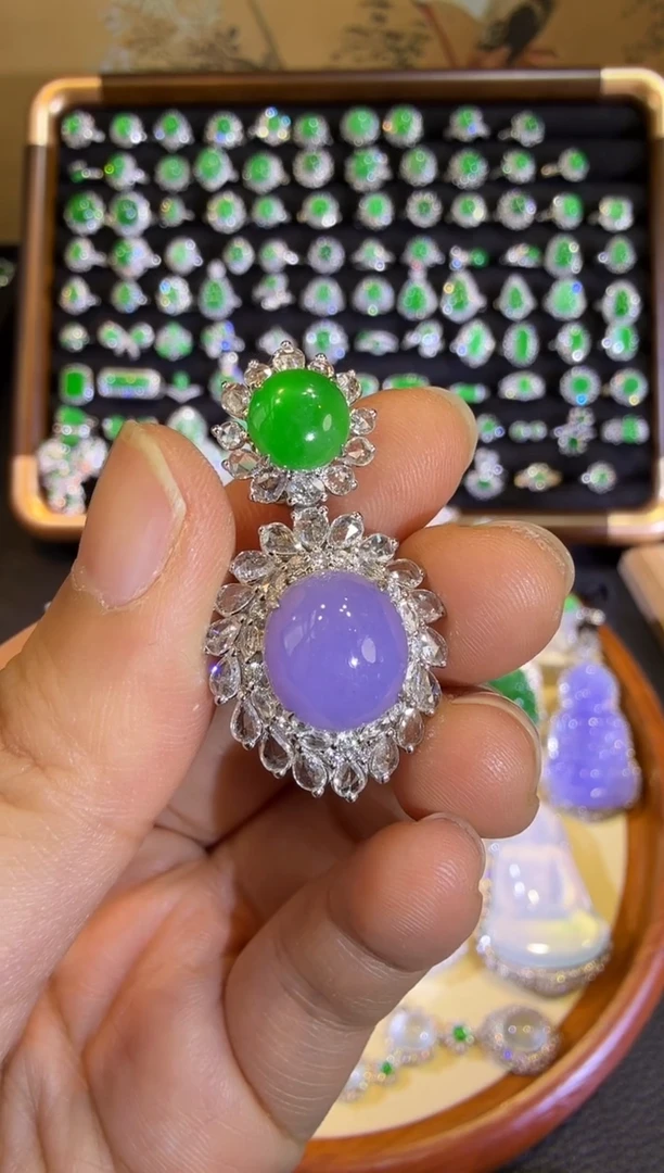 【闪购商品】翡翠吊坠(赠链)18K金镶嵌浓紫蛋面吊坠