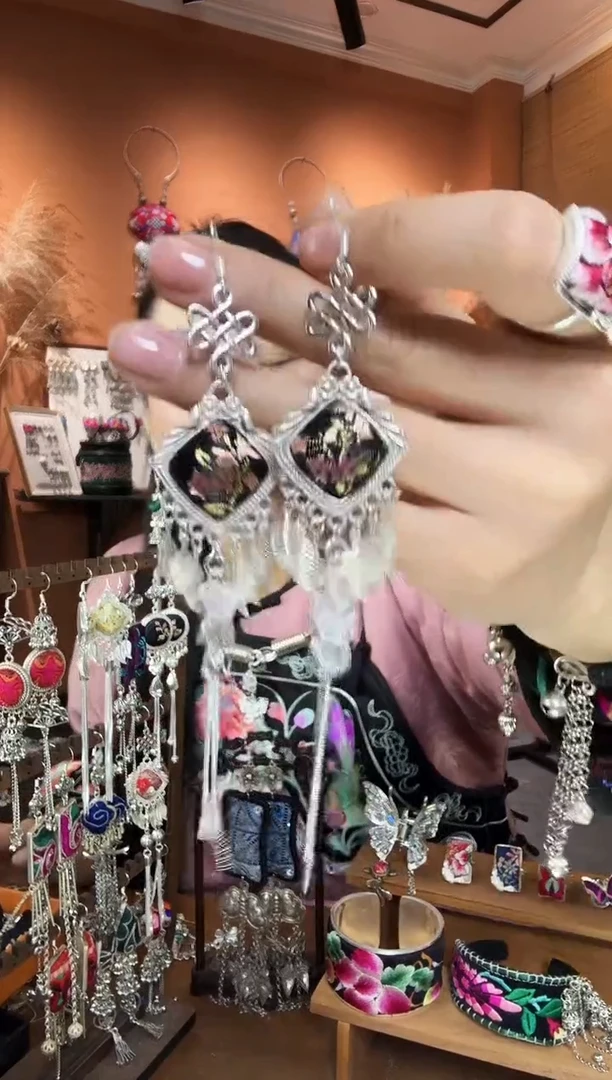 【闪购商品】刺绣纯手工民族风耳环