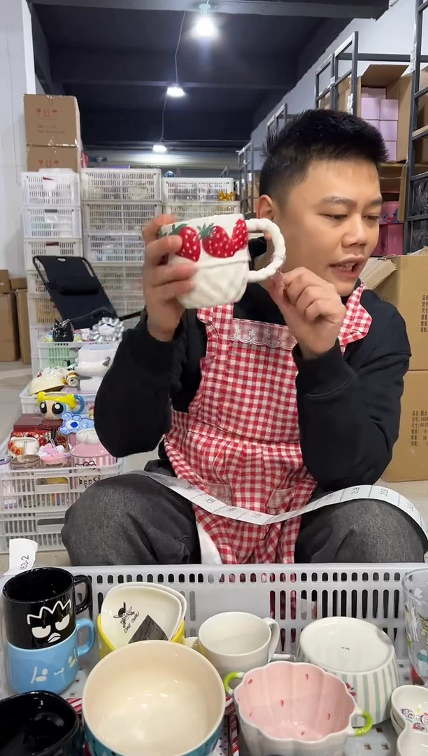 【闪购商品】杯白色草莓蛋糕水杯