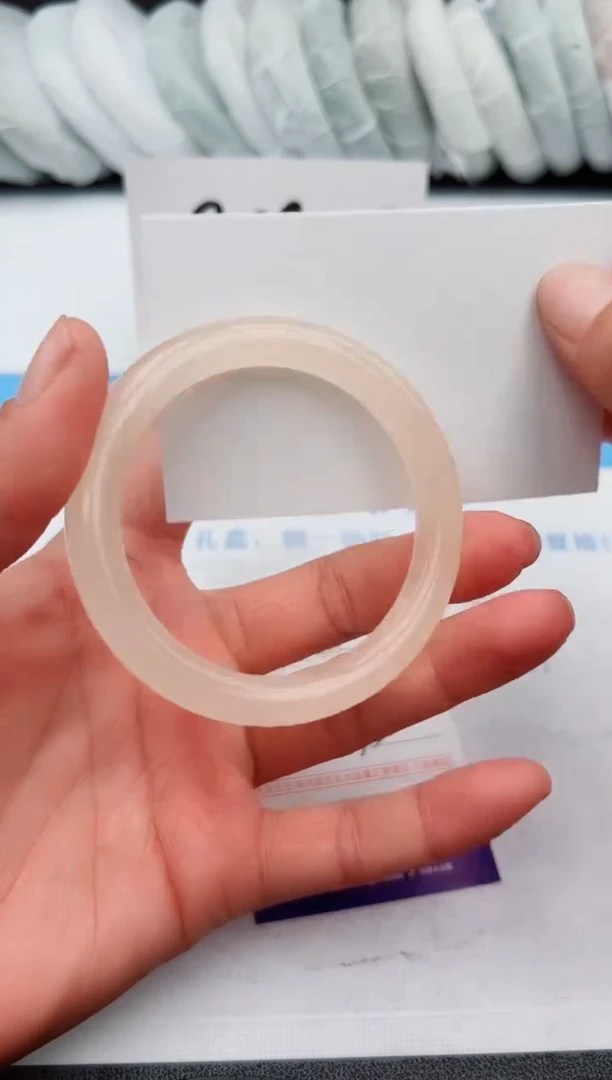 【闪购商品】石英质玉手镯未镶嵌z82-52-53