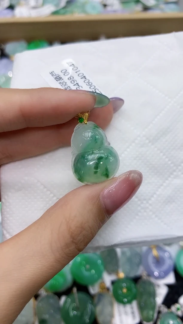 翡翠18K金镶嵌颈饰111111111111